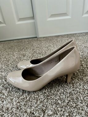 Life Stride Beige/Taupe Women's Pump Size 8.5